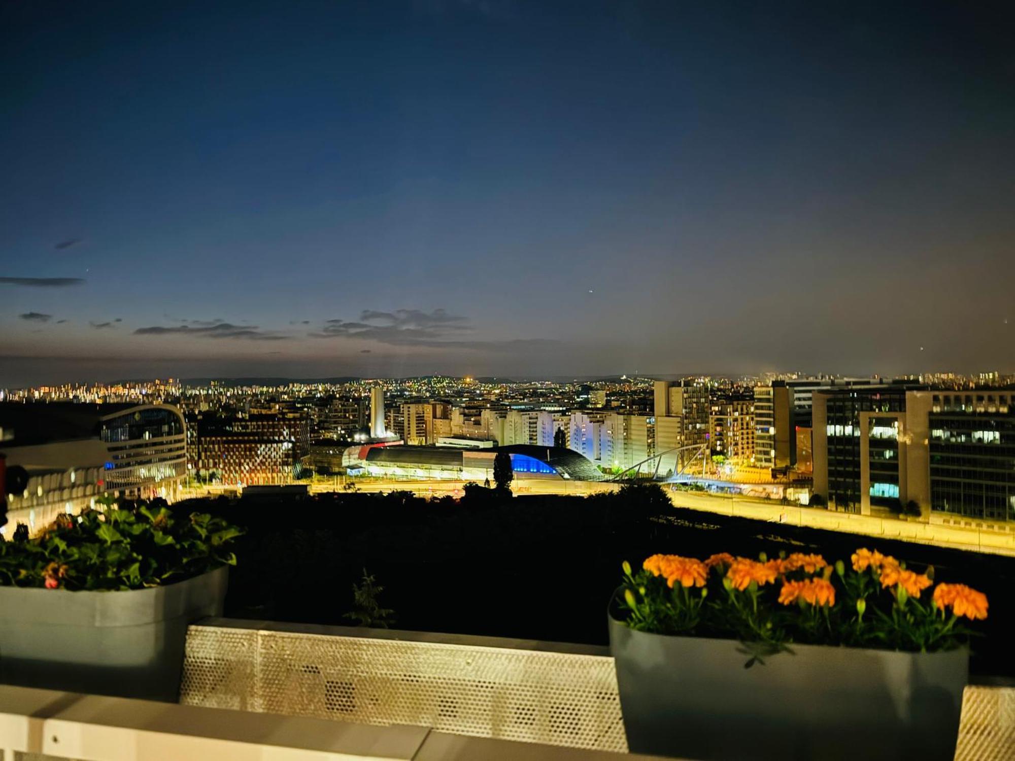 Luxury 2 Rooms Apartment With Balcony Puteaux Exterior photo